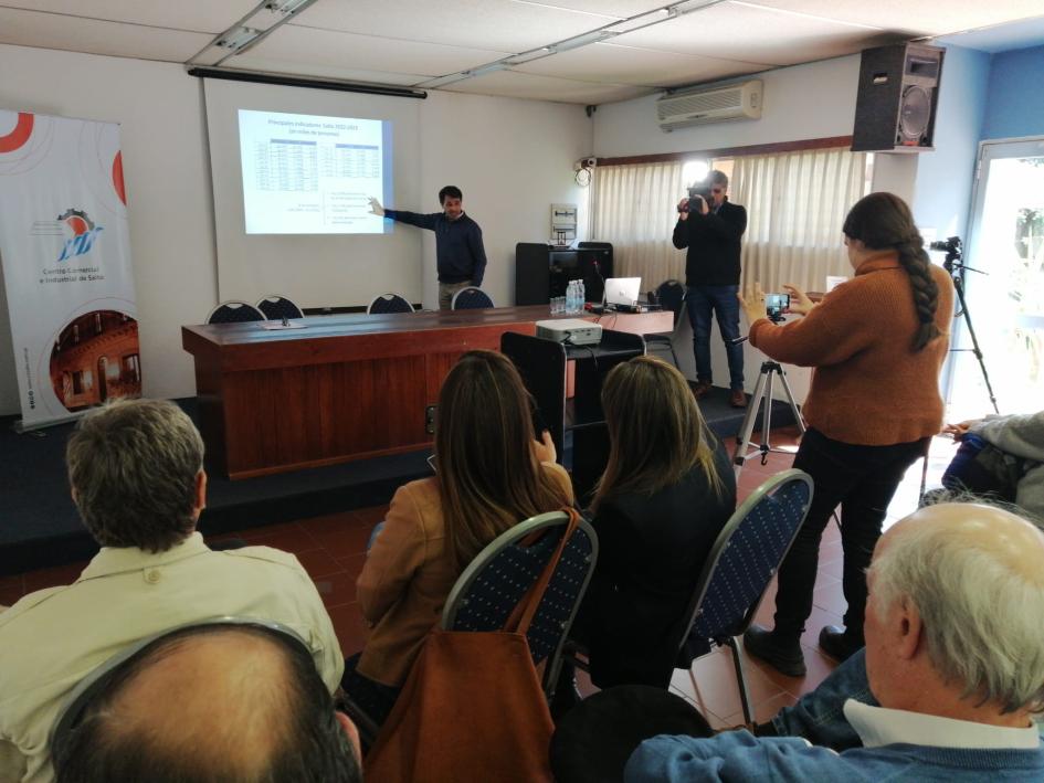Presentación del informe Análisis del Mercado Laboral en el Departamento de Salto Presentación del informe Análisis del Mercado Laboral en el Departamento de Salto