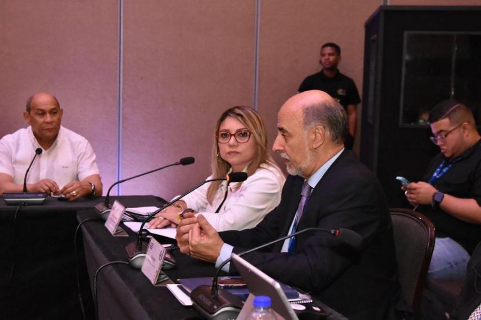 Ministro Mieres en la 46ª Reunión de la Comisión Técnica de OIT/CINTERFOR Ministro Mieres expone en la 46ª Reunión de la Comisión Técnica de OIT/CINTERF