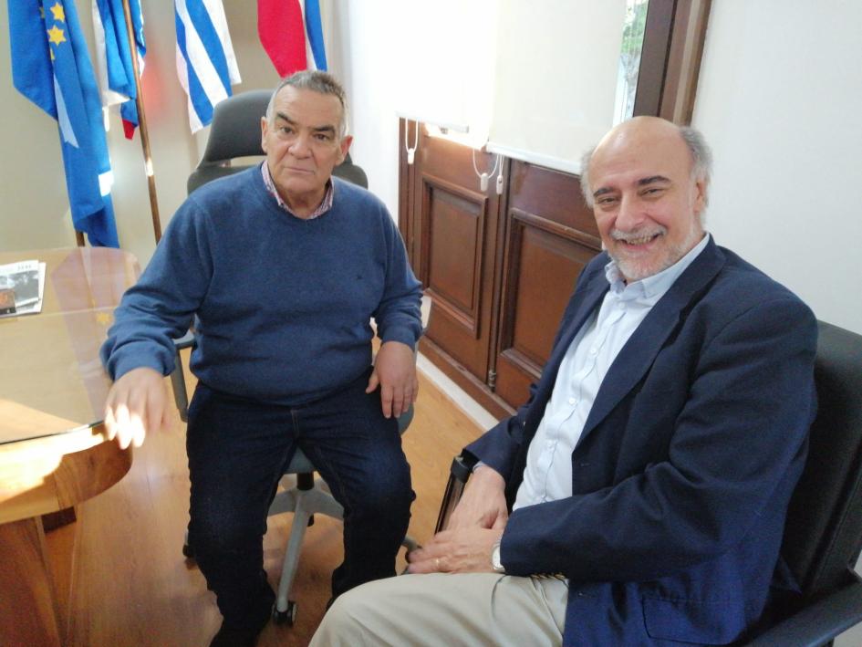Mieres en conferencia en Intendencia de Durazno Mieres e intendente Carmelo Vidalín