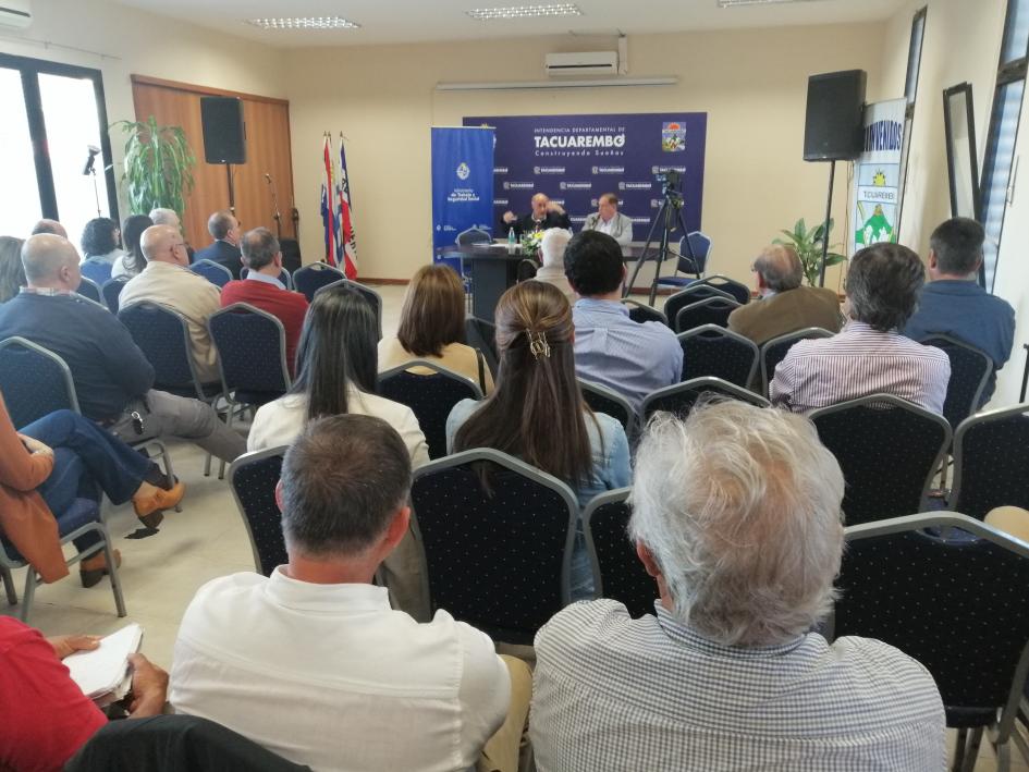 Público presente Ministro Mieres expone en Intendencia de Tacuarembó