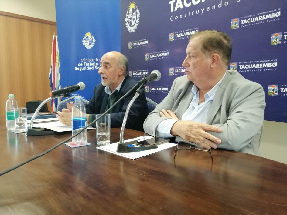 Ministro Mieres con intendente de Tacuarembó Ministro Mieres expone en Intendencia de Tacuarembó