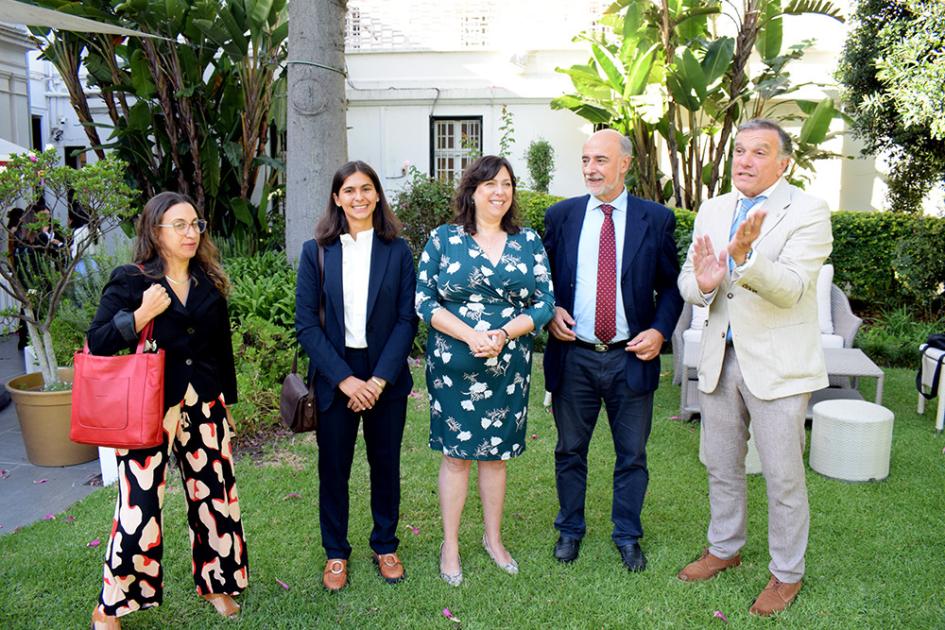 Mieres participa de convocatoria Líder por un Día organizada por Embajada Británica Participante Sofía Brum, Embajadora O´Connor, Mieres e intendente Umpiérrez