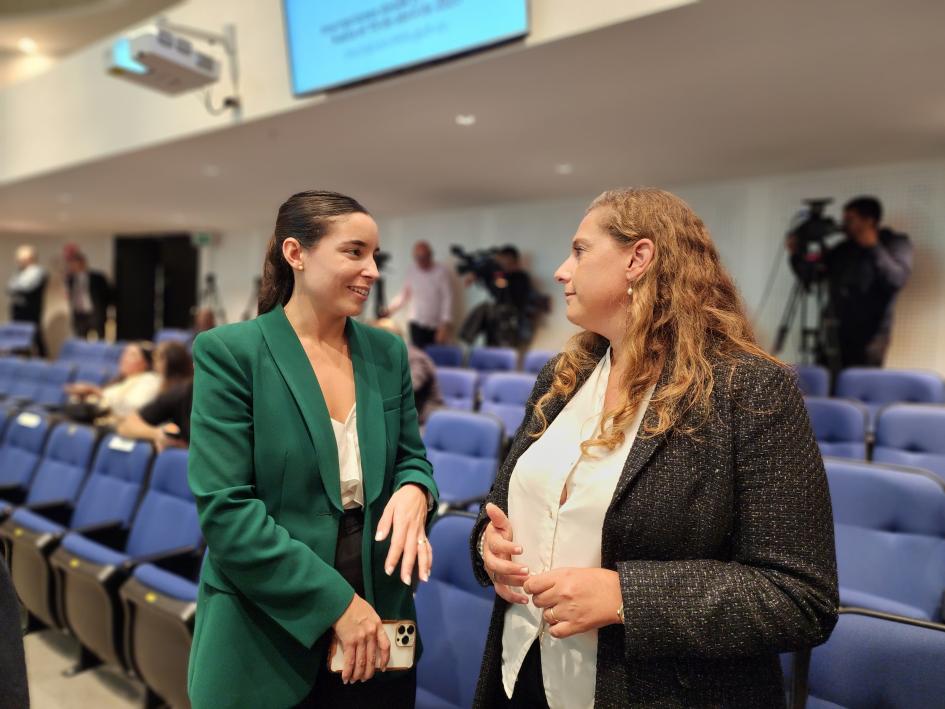 Presentación del programa Yo Estudio y Trabajo sector privado Directora Valentina Arlegui y prosecretaria Mariana Cabrera