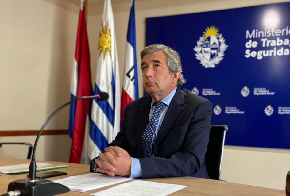 Reunión de ministros del MERCOSUR Ministro Mario Arizti exponiendo en conferencia