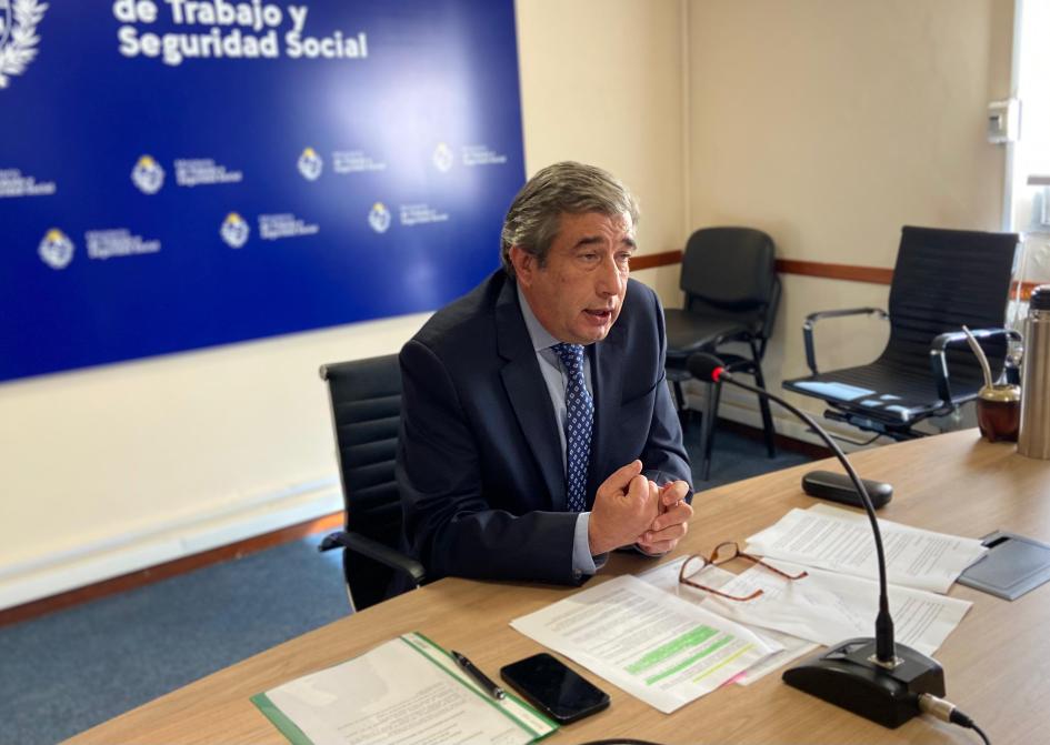 Reunión de ministros del MERCOSUR Ministro Mario Arizti exponiendo en conferencia