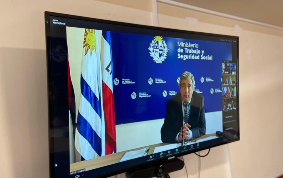 Reunión de ministros del MERCOSUR Ministro Mario Arizti exponiendo en conferencia