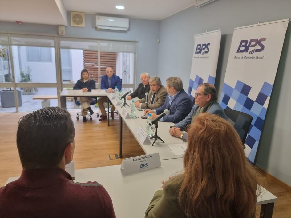 Firma de convenio para digitalización de planillas de trabajo Autoridades durante la firma del convenio