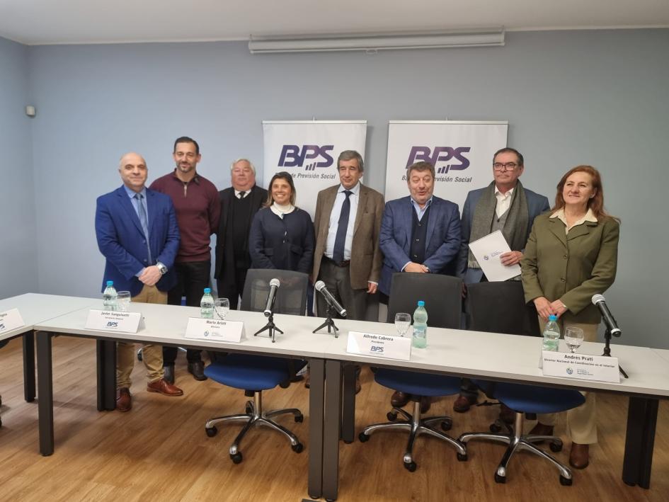 Firma de convenio para digitalización de planillas de trabajo Autoridades durante la firma del convenio
