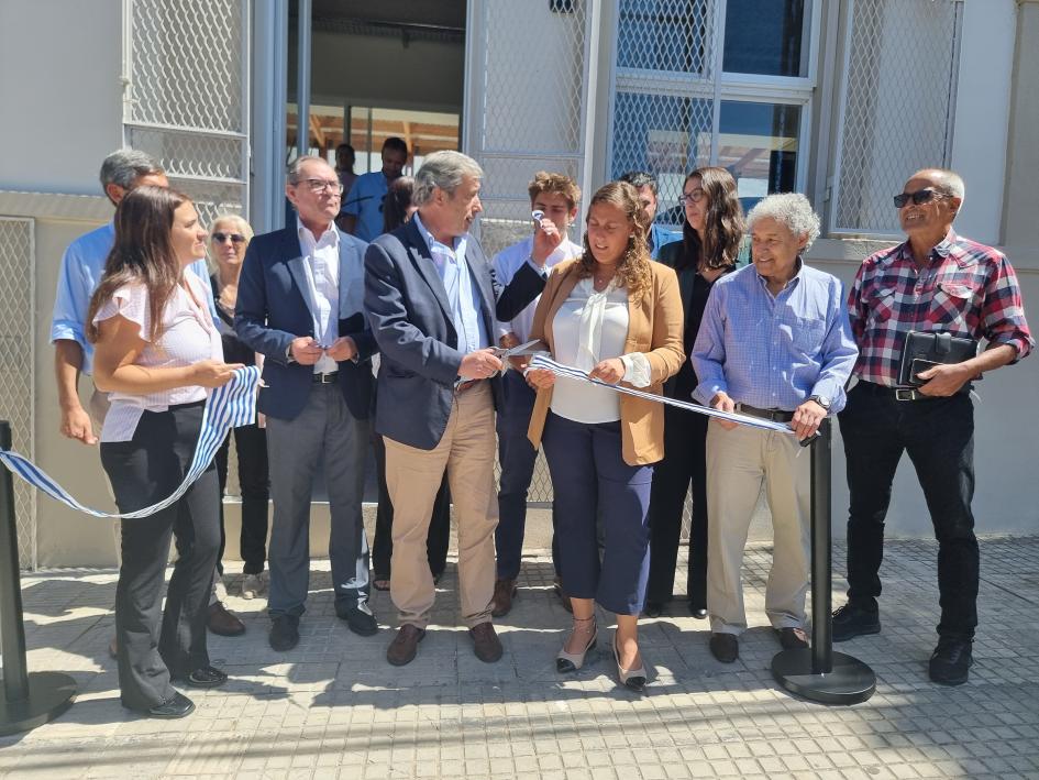 Inauguración de oficina de trabajo en Florida Autoridades y funcionarios en oficina de Florida