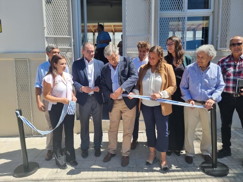 Inauguración de oficina de trabajo en Florida Autoridades y funcionarios en oficina de Florida