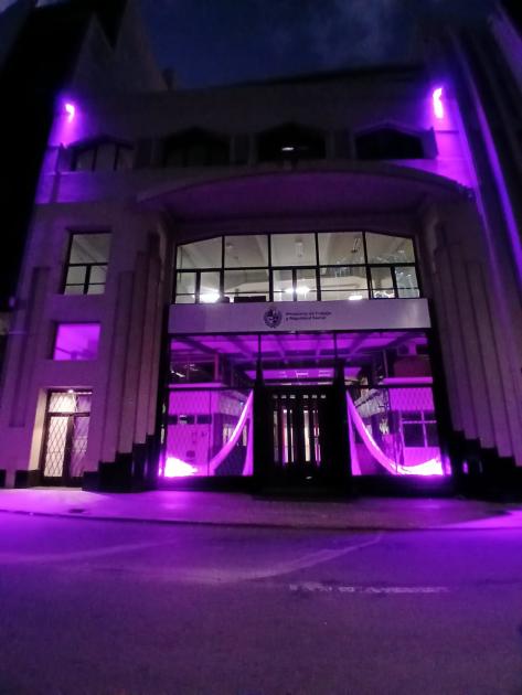 Fachada edificio Consejos de Salarios Mes de la Mujer Fachada edificio Consejos de Salarios Mes de la Mujer