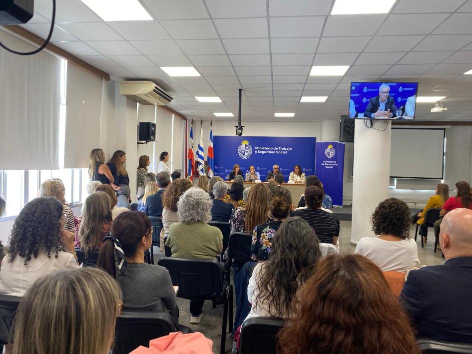 Firma de convenio corresponsabilidad en los cuidados MTSS-MIDES Firma de convenio corresponsabilidad en los cuidados MTSS-MIDES