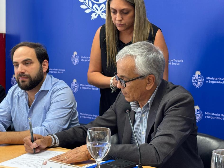 Firma de convenio corresponsabilidad en los cuidados MTSS-MIDES Firma de convenio corresponsabilidad en los cuidados MTSS-MIDES