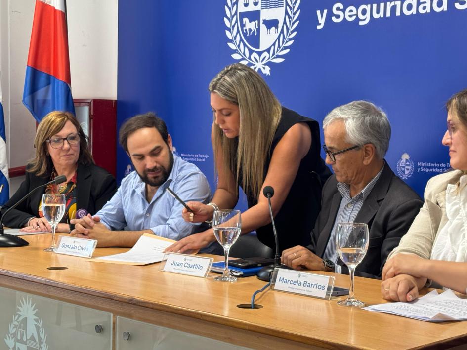 Firma de convenio corresponsabilidad en los cuidados MTSS-MIDES Firma de convenio corresponsabilidad en los cuidados MTSS-MIDES