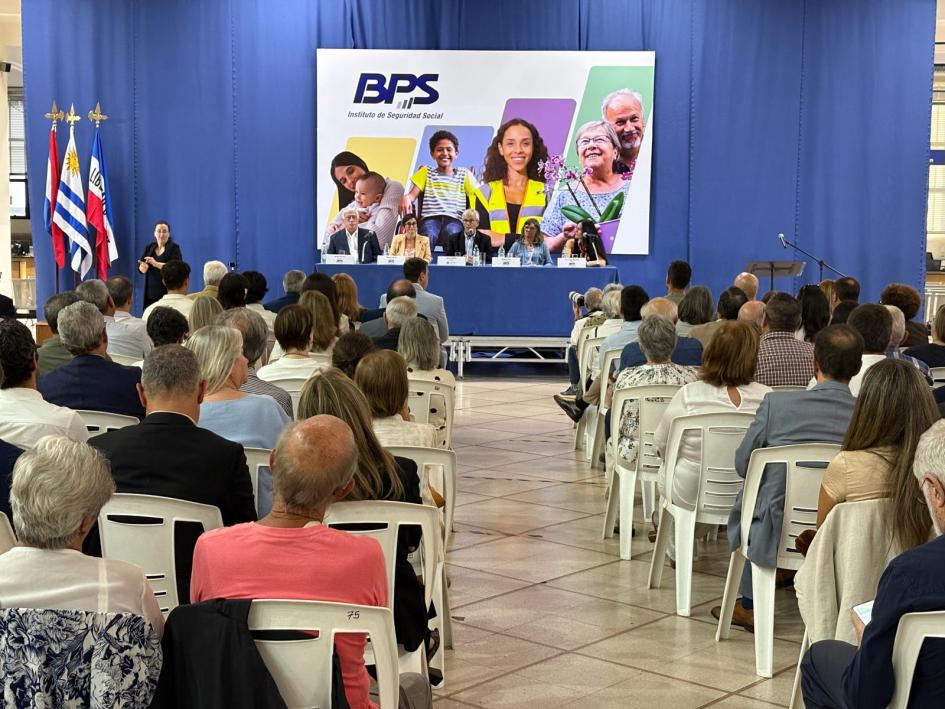 Asunción de autoridades del Banco de Previsión Social público presente