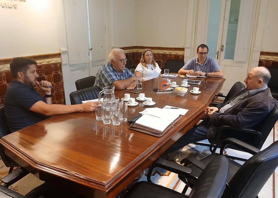 Director Nacional de Coordinación en el Interior realizando visitas al interior del país Darío Mendiondo en reuniones en el interior del país