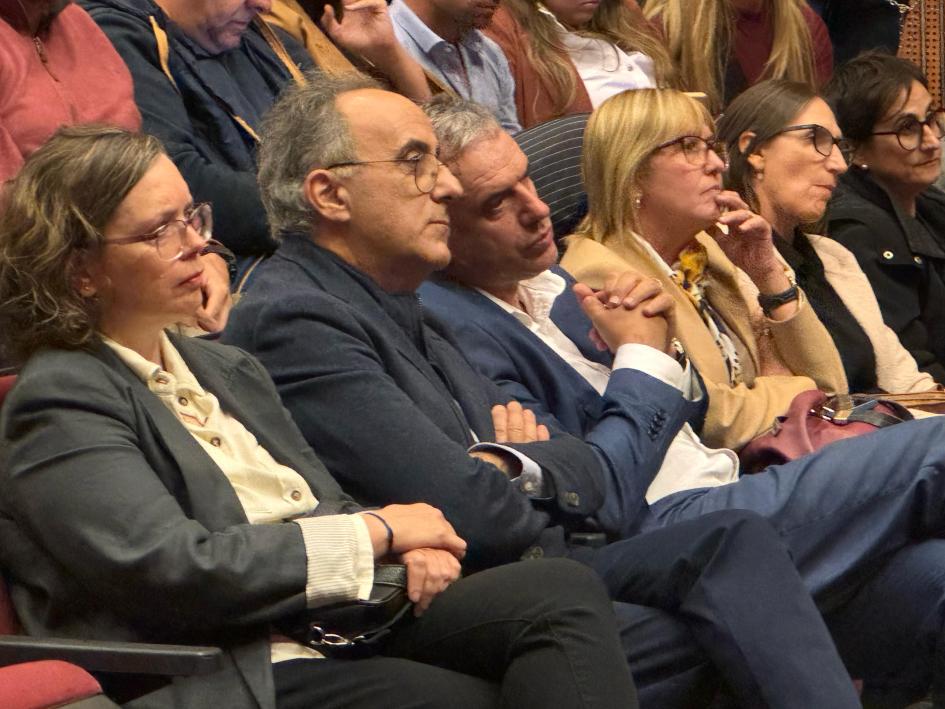 Presentación del "Compromiso Nacional por la Vida, la Salud y la Seguridad en el Trabajo" Autoridades en el público