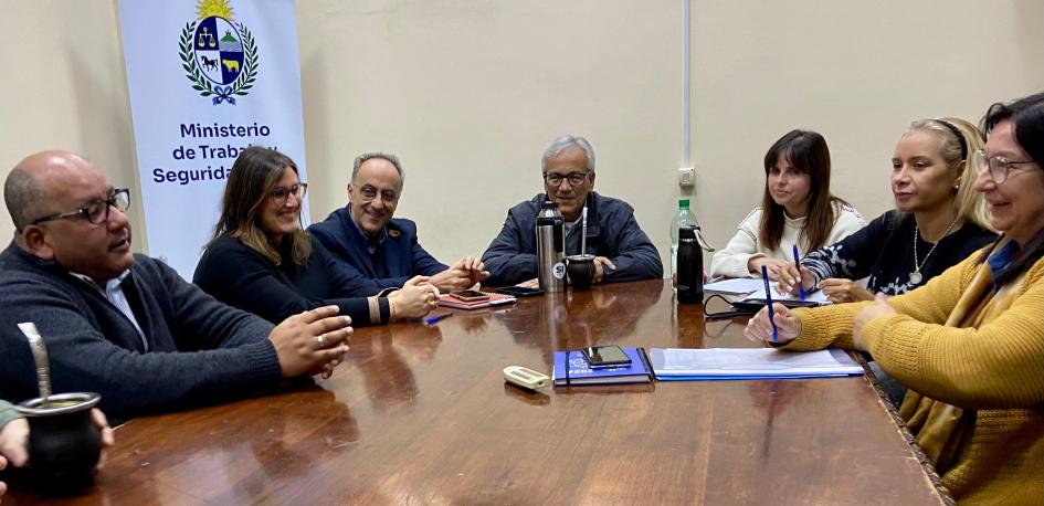 Autoridades de la educación y sindicatos de enseñanza firmaron acuerdo en MTSS Autoridades de la educación y sindicatos de enseñanza firmaron acuerdo en MTSS