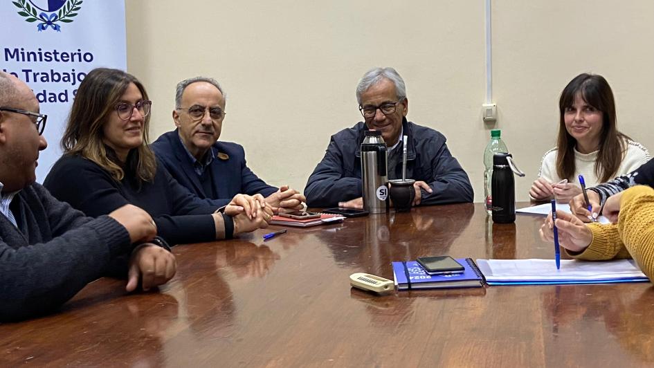 Autoridades de la educación y sindicatos de enseñanza firmaron acuerdo en MTSS Autoridades de la educación y sindicatos de enseñanza firmaron acuerdo en MTSS