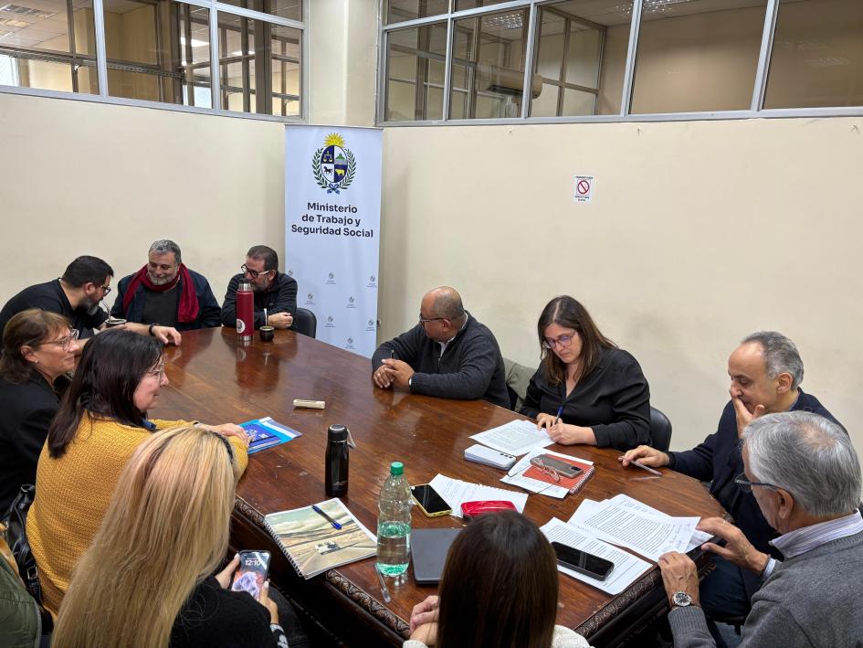 Autoridades de la educación y sindicatos de enseñanza firmaron acuerdo en MTSS Autoridades de la educación y sindicatos de enseñanza firmaron acuerdo en MTSS