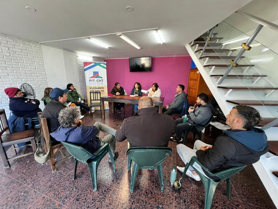 Directora Nacional de Trabajo en Bella Unión y Salto Barrios y Badolati se reunieron con el PIT-CNT de Salto