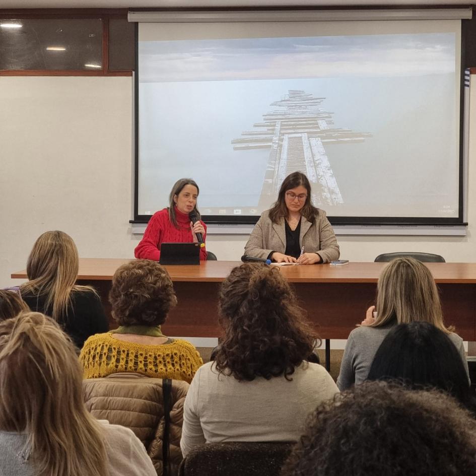 Taller "Cuidados, corresponsabilidad de género y negociación colectiva" Expositoras y parte del público