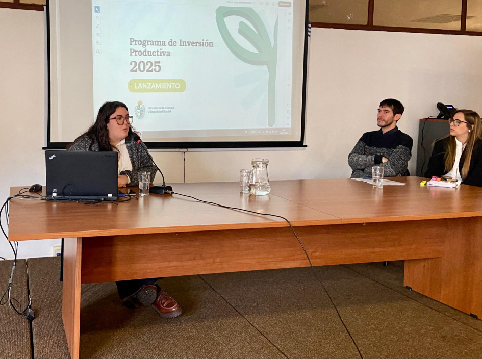 Lanzamiento del Programa de Inversión Productiva 2025 Federico Araya, Mariana Chiquiar y Maira Mandressi coordinadora de división desarrollo territorial