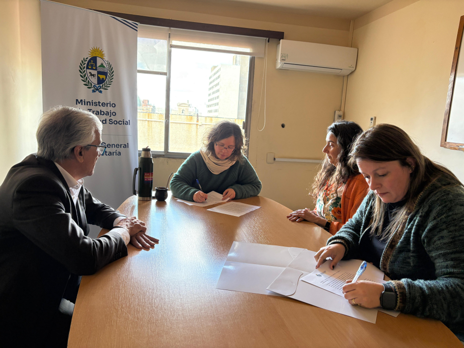 MTSS y AFMIT firman convenio colectivo sobre teletrabajo Convenio teletrabajo