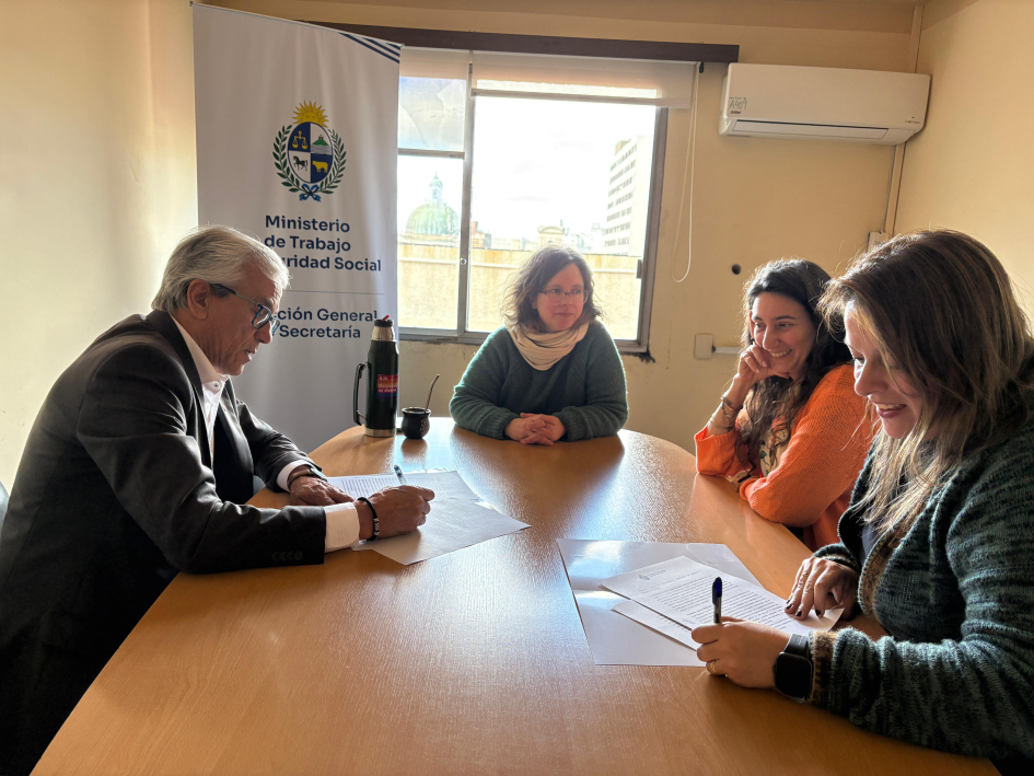 MTSS y AFMIT firman convenio colectivo sobre teletrabajo Convenio teletrabajo
