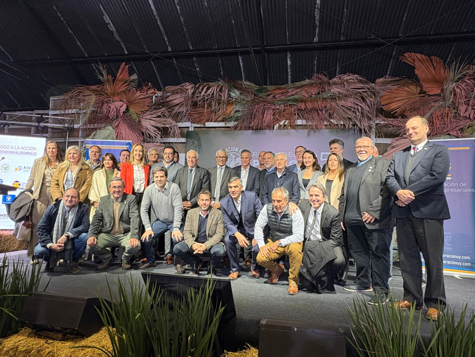 Castillo destacó importancia del sector agropecuario y agroindustrial en la economía y el empleo Ministro Castillo participó en actividad de la Confederación de Cámaras Empresariales