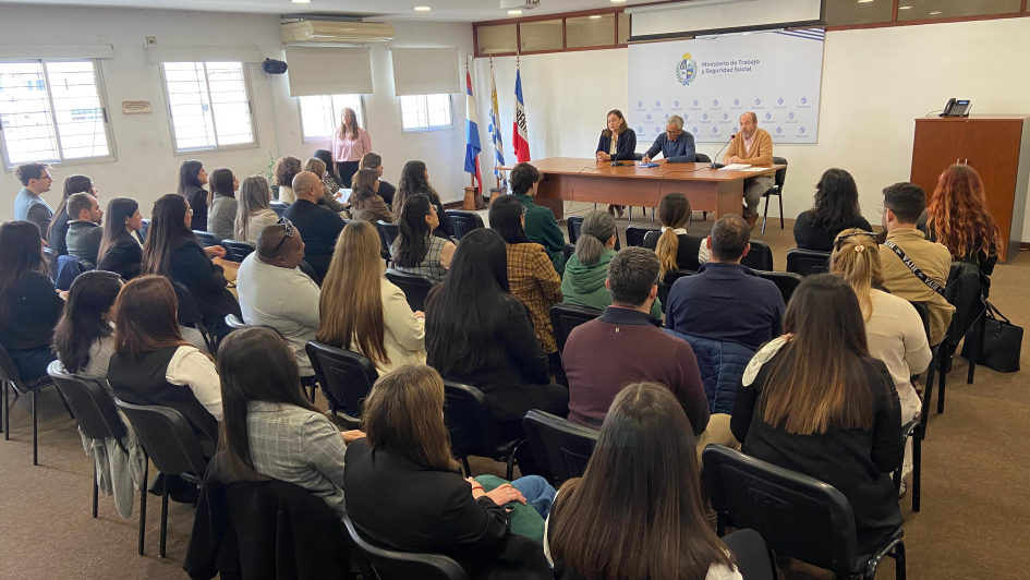 MTSS entregó certificados a pasantes de Relaciones Laborales y dio la bienvenida a un nuevo grupo