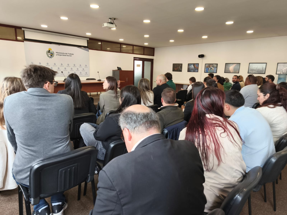 MTSS entregó certificados a pasantes de Relaciones Laborales y dio la bienvenida a un nuevo grupo