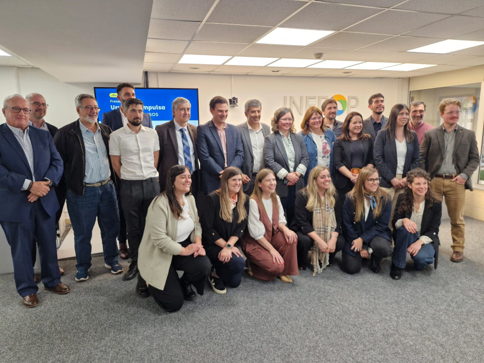 Autoridades del MTSS junto a otras autoridades nacionales