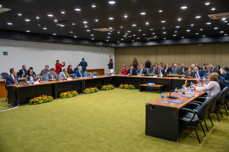 Autoridades durante el encuentro