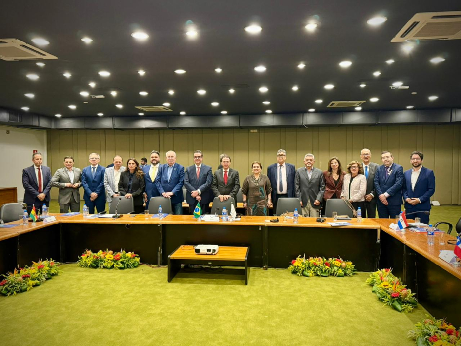 Autoridades durante el encuentro