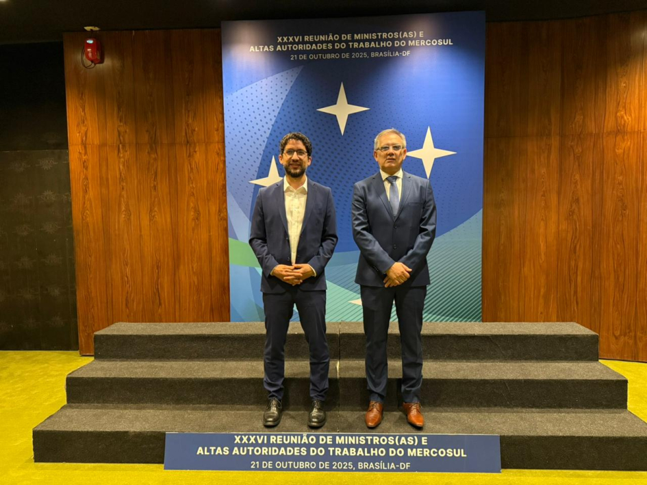 Autoridades durante el encuentro