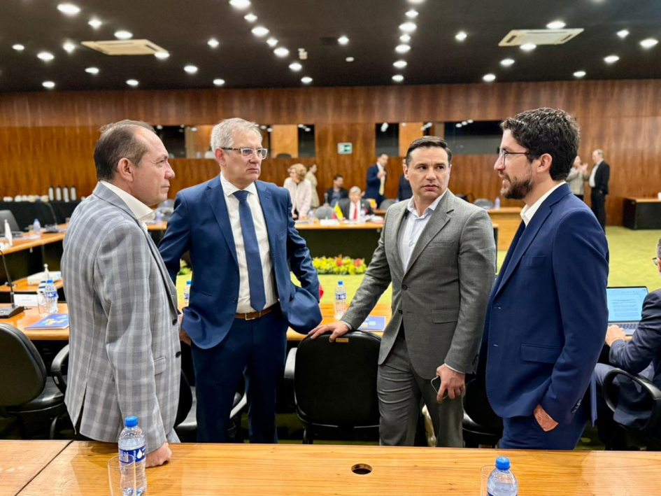 Autoridades durante el encuentro