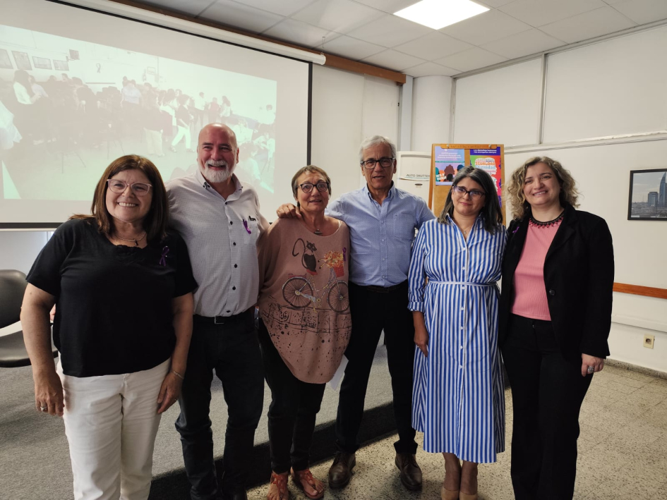 Ministro Castillo con integrantes de la Red Uruguaya contra la Violencia Doméstica y Sexual