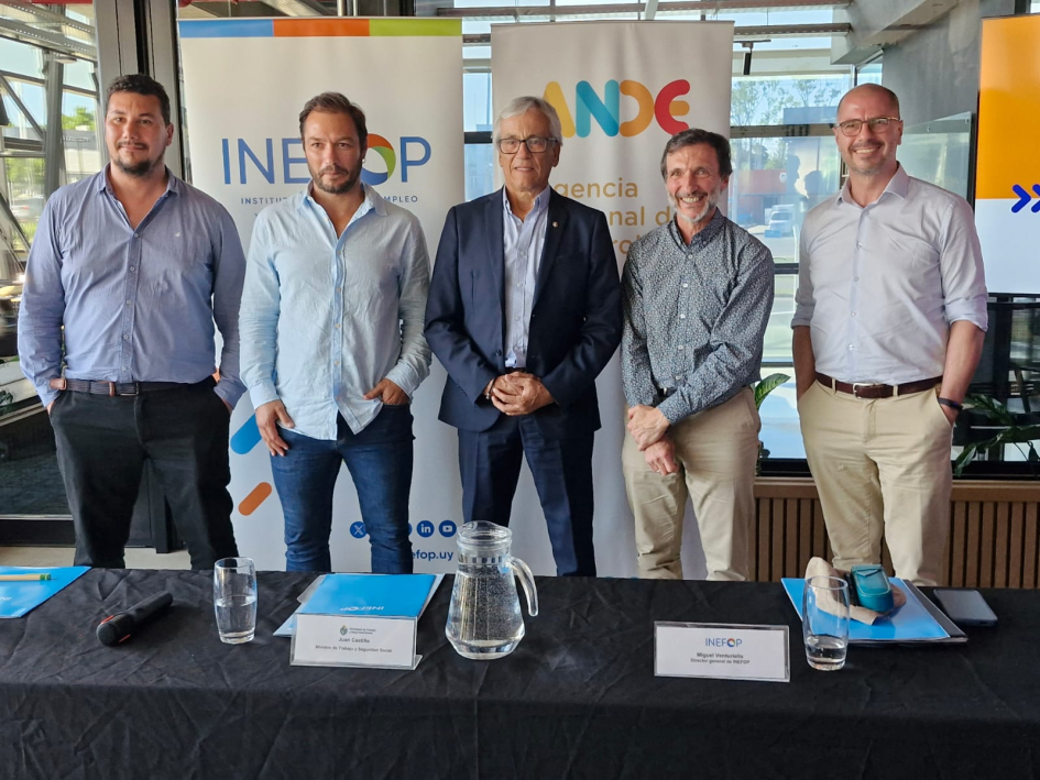 Autoridades posando para la foto