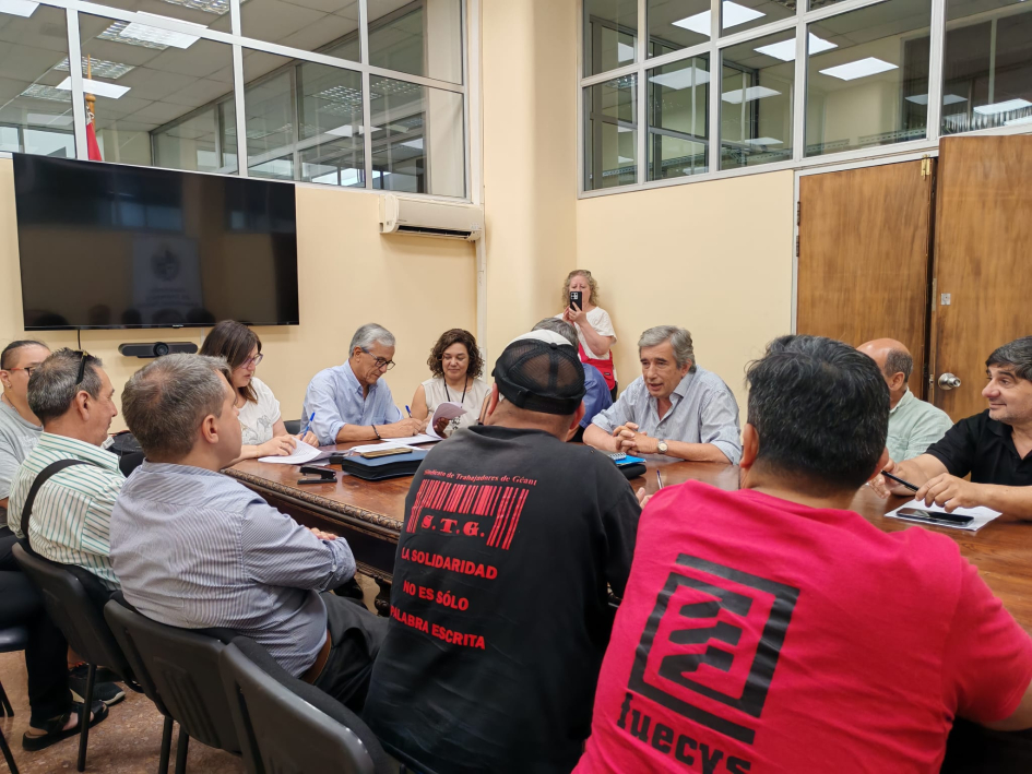 Firma de acuerdo tripartito del Grupo 10 comprende a 36.000 trabajadores de supermercados