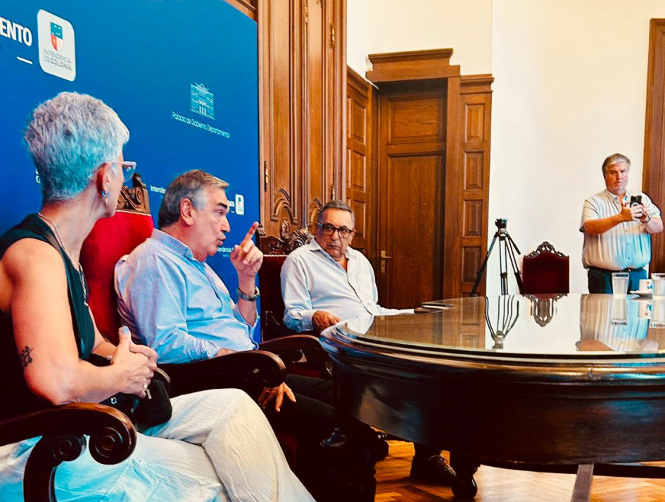 Autoridades reunidas