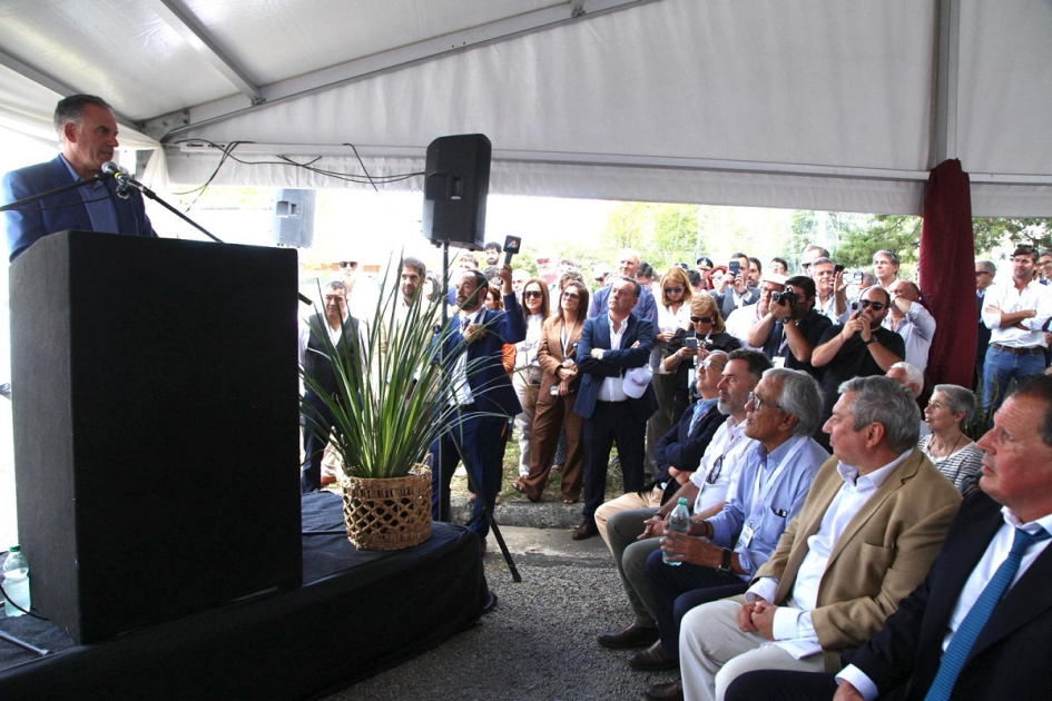 Castillo participó en reapertura de frigorífico en Florida