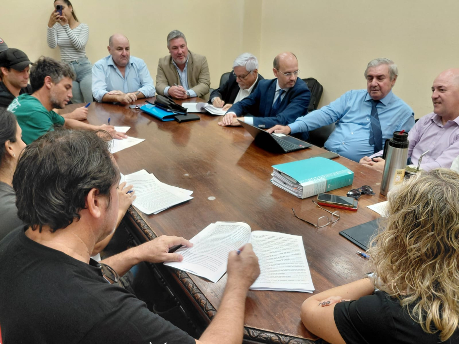 Firma de acuerdos en sector portuario