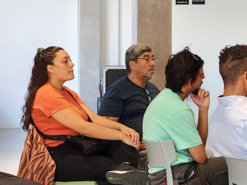 Mesa con participantes de la instancia de intercambio con la Red de Entramados Mesa con participantes de la instancia de intercambio con la Red de Entramados