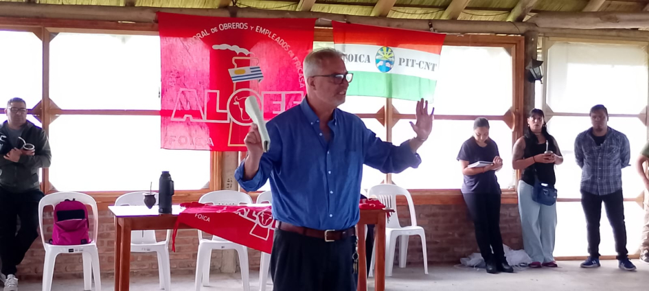 Di Doménico en Paysandú con trabajadores del FRICASA