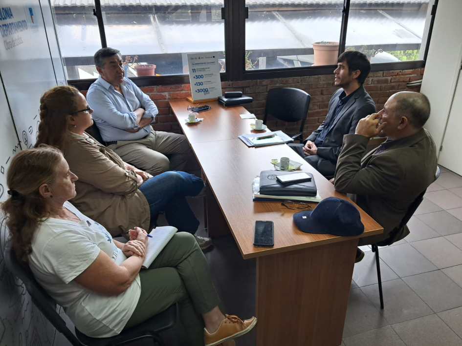 Mendiondo y Araya con unidad Pyme de Colonia