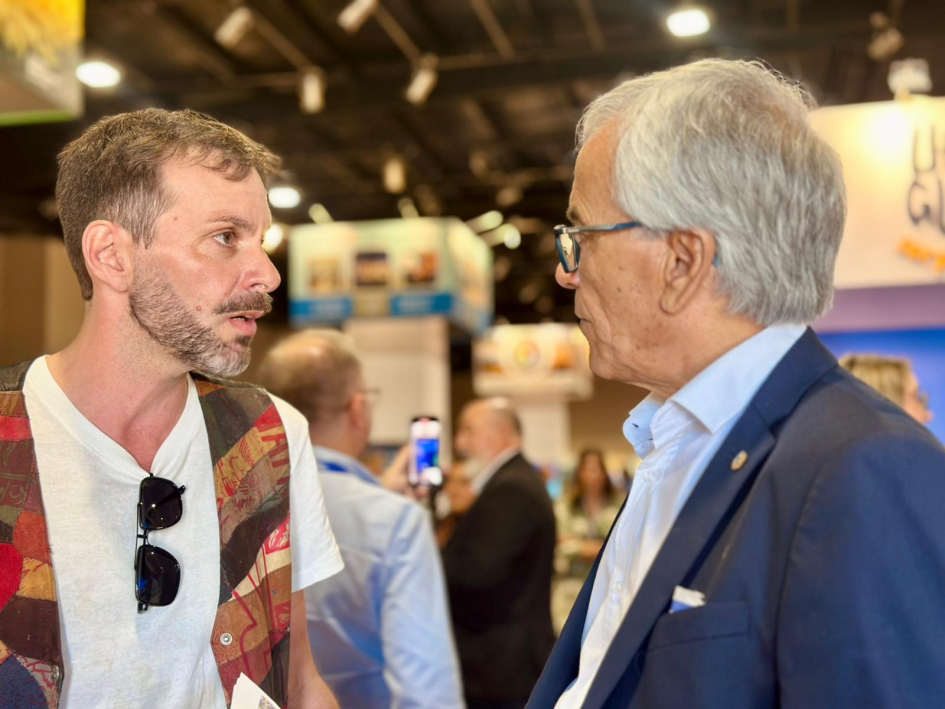 Ministro Castillo dialogó con expositores en Expo Turismo Uruguay 2026