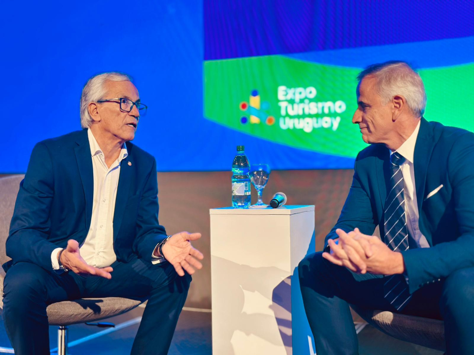 Ministro Castillo durante el panel de la Expo Turismo Uruguay 2026