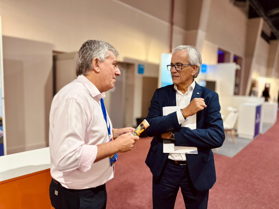 Ministro Castillo dialogó con expositores en Expo Turismo Uruguay 2026