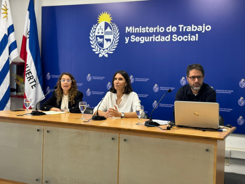 González, Prieto y Garrido durante informe de UETSS y la Facultad de Ciencias Sociales